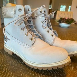 Beautiful Timberland gray boots